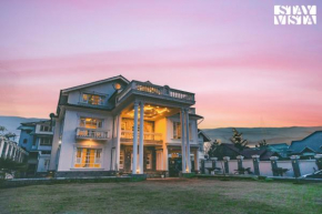 StayVista at Midsummer Moon - Mountain View with Courtyard